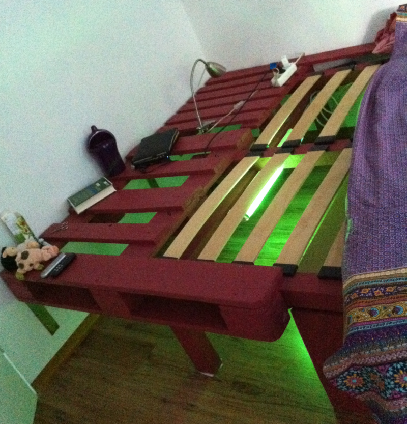 Palettenbett: doppelbett, zerlegte paletten palettenbett und ... Europaletten bett