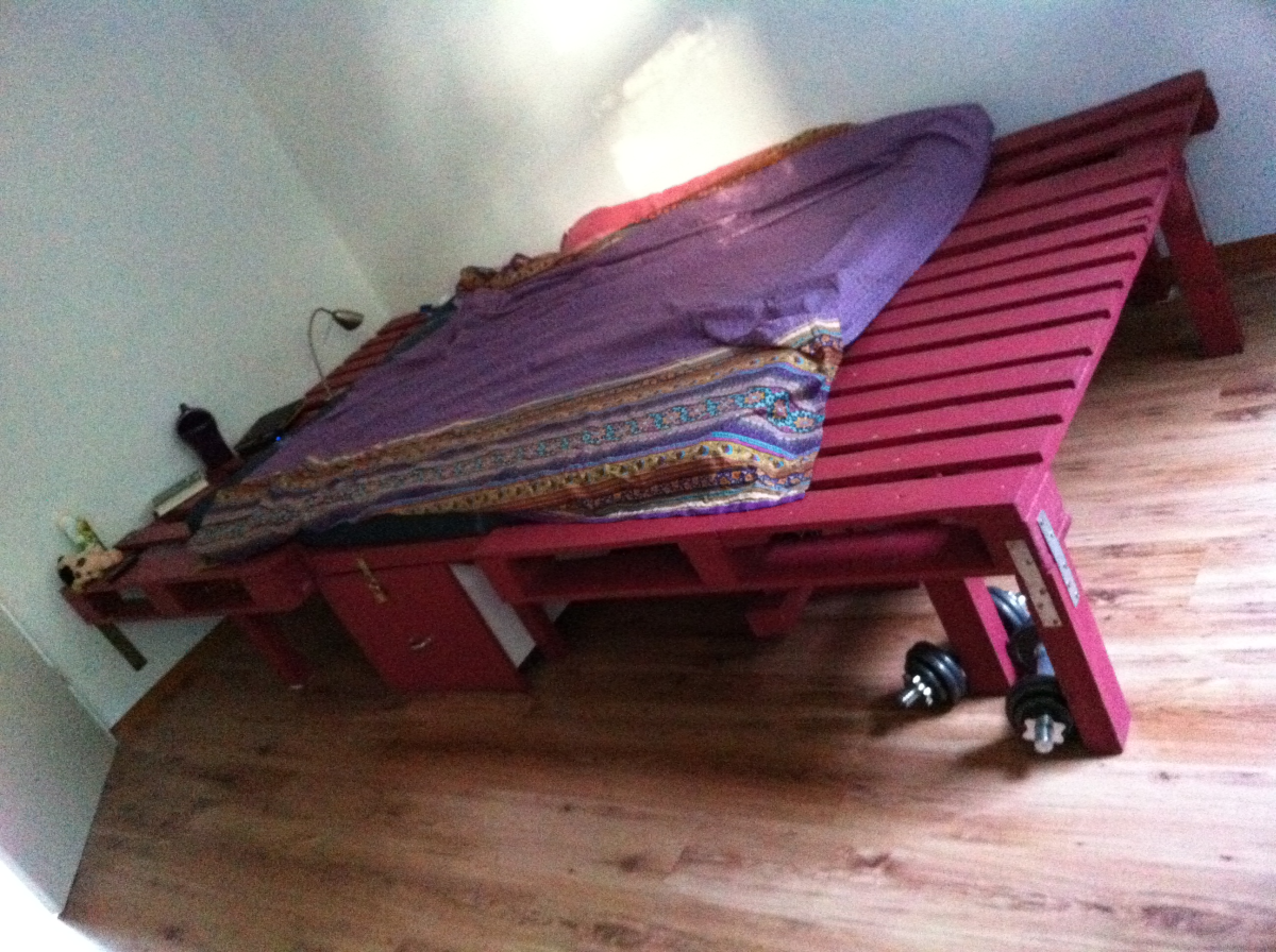 Palettenmöbel die erste: doppelbett mit palettenrahmen ...