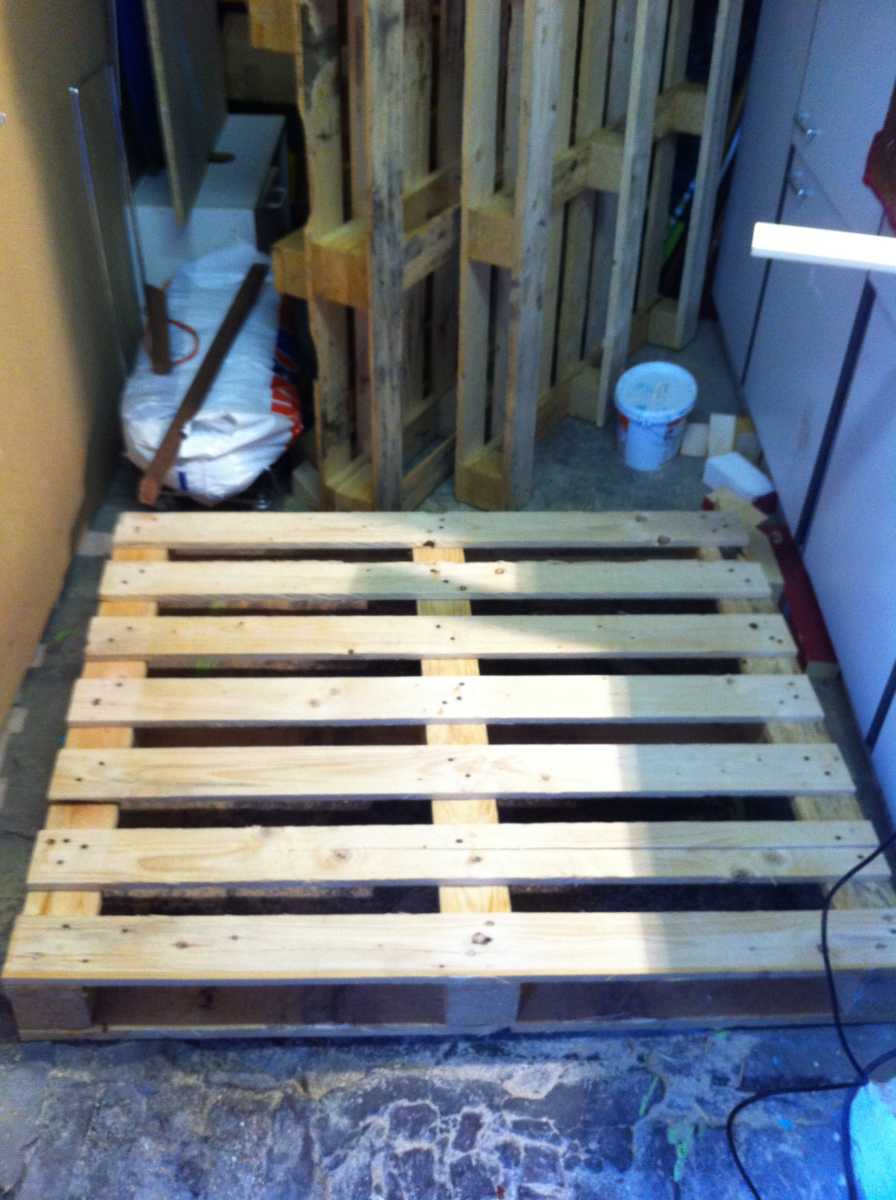 Palettenmöbel iii: schreibtisch selbst bauen palettenbett und ...