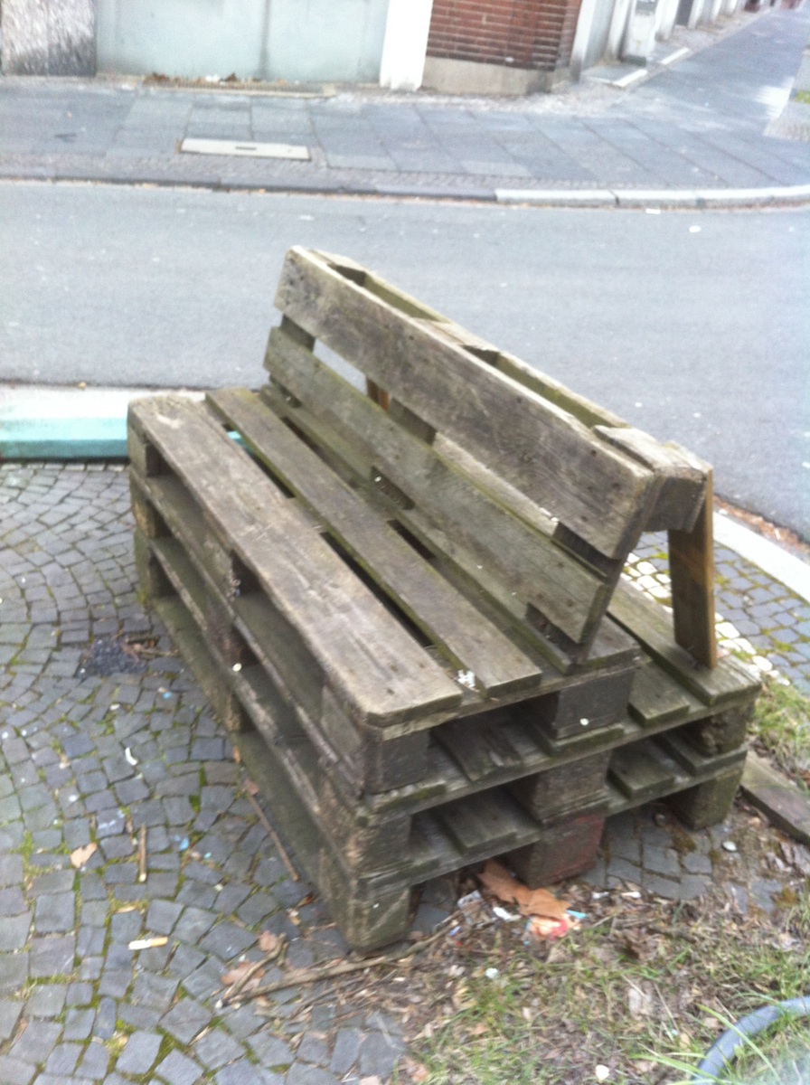 Palettenmöbel inspirationen aus bochum, ehrenfeld palettenbett ...