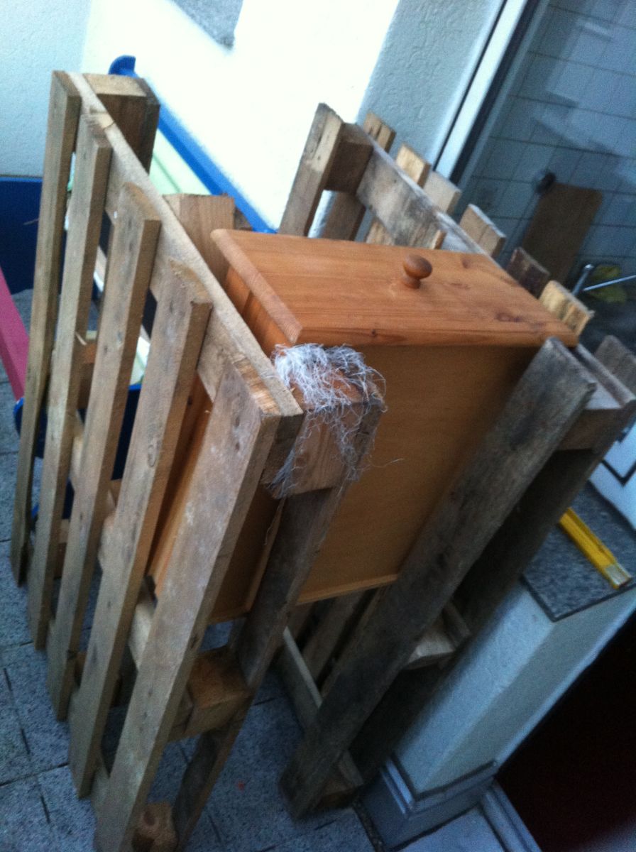 Küchenschrank: schubladenschrank mit paletten selberbauen ...