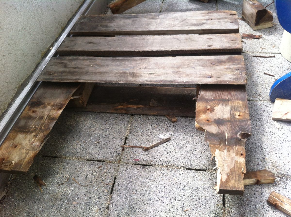 Gartenmöbel selber bauen: lehnstuhl/gartenliege aus paletten 1 ...