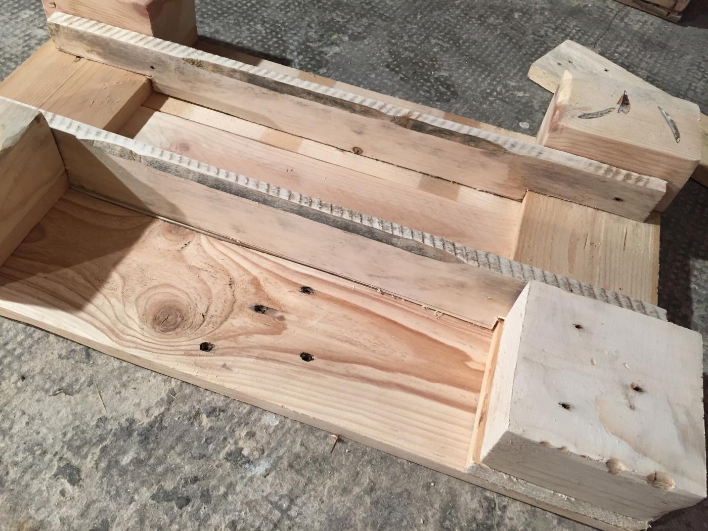 Waschbecken unterschrank: badezimmerschrank mk.2 aus palettenholz ... Badezimmerschrank selber bauen